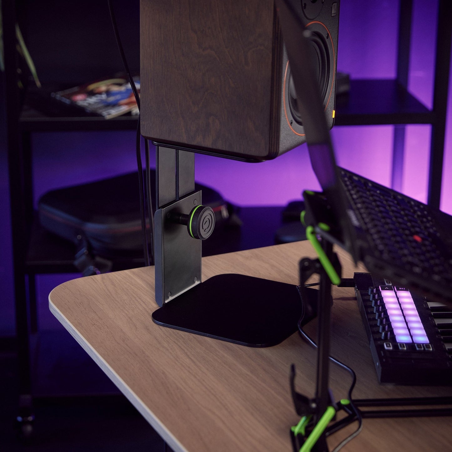 Gravity SP 3102 CB Speaker Stand - Buso Audio