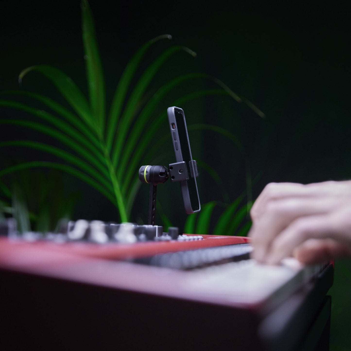 Gravity VAPH1B Smartphone Stand - Buso Audio